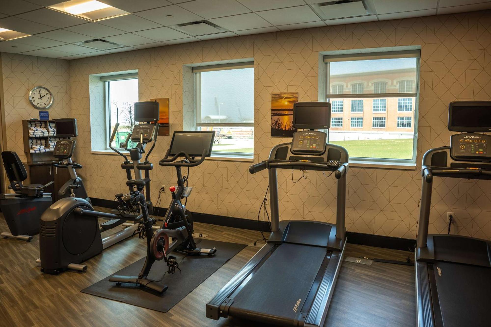 Hampton & Bayfront Hotel Erie